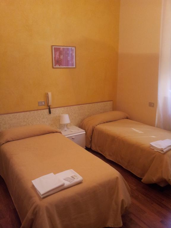 Albergo Tarsia Castrovillari Habitación foto
